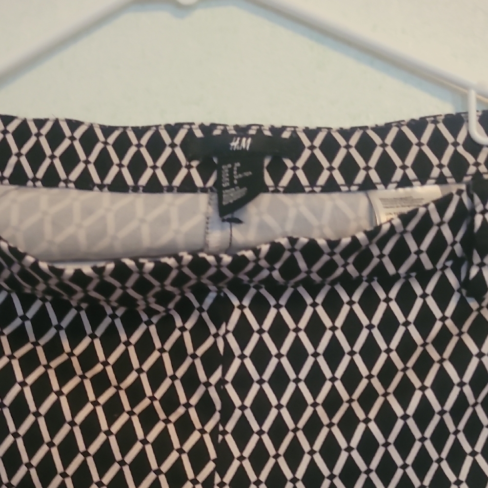 H&M Monochrome Patterned Skirt